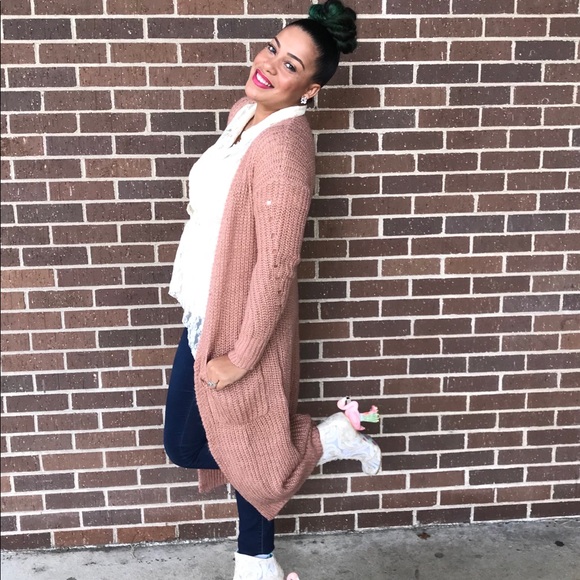 Meet your Posher, Nicole avery - Picture 3 of 5